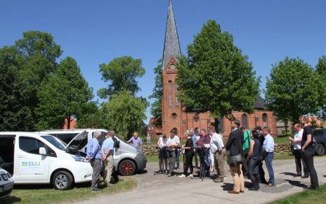 Vor der Jungfernfahrt: Das Bürgerbus-Netzwerk 'ELLI' zeigt seine Fahrzeugflotte